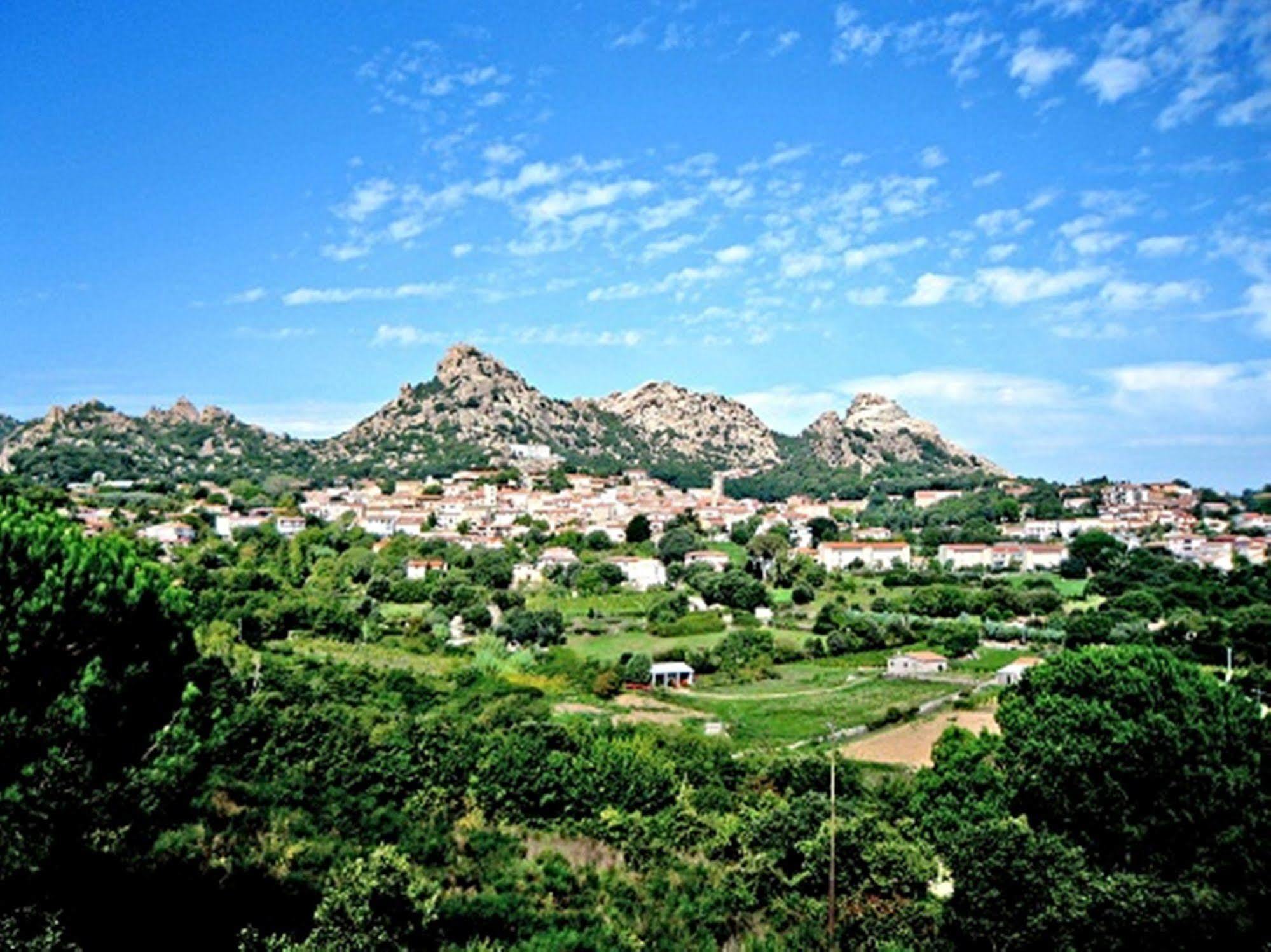 La Vignaredda - Residenza Di Charme Hotel Aggius Buitenkant foto