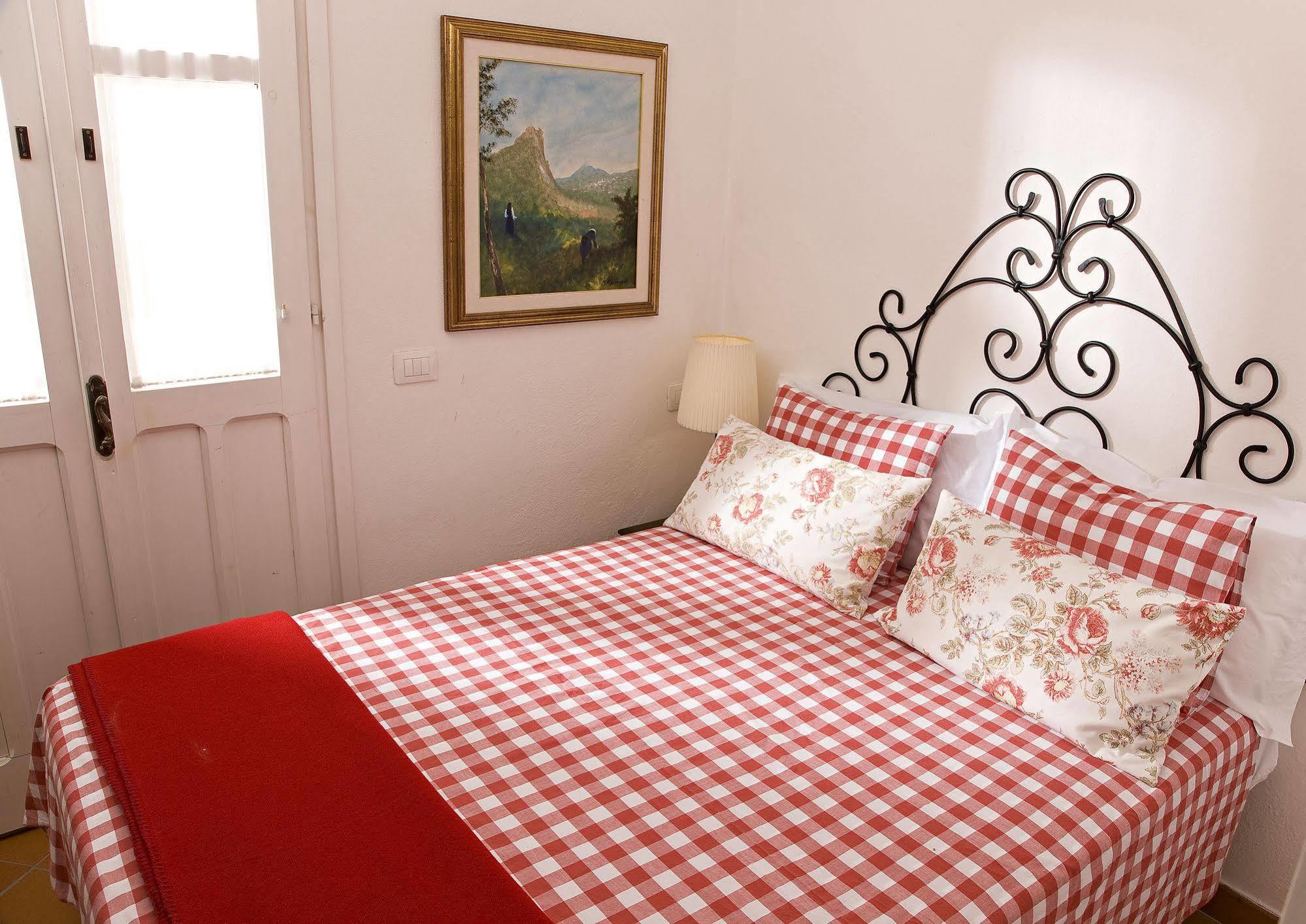 La Vignaredda - Residenza Di Charme Hotel Aggius Buitenkant foto